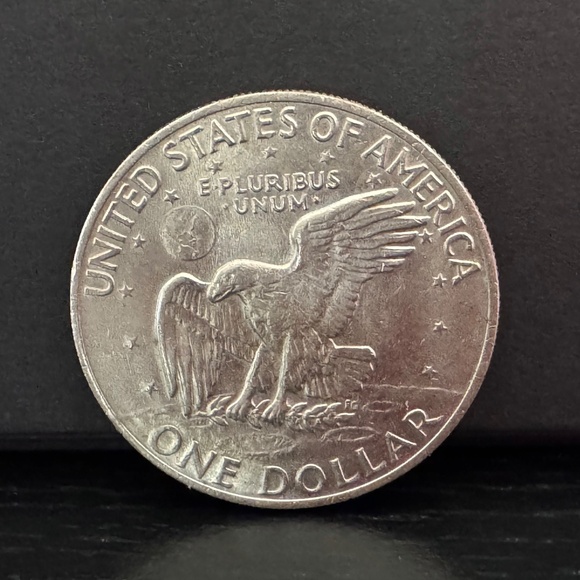 1972 President Eisenhower One Dollar Coin - Picture 3 of 7